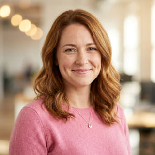 Emily Watson, identifiée comme Chef du service à la clientèle chez Noble Rendérie, photo de profil
